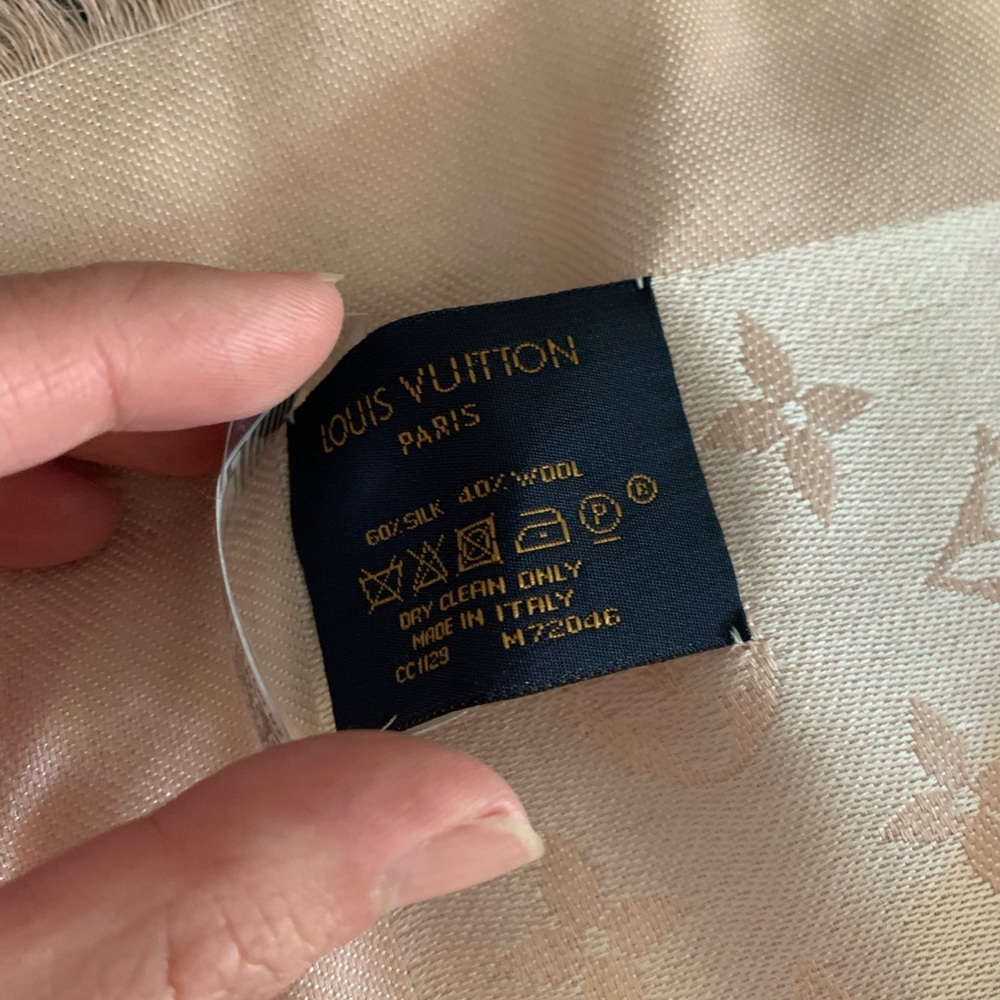 Louis Vuitton- Scarf Pink Monogram - Picture 4 of 8